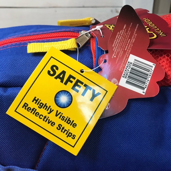 Wonder Woman Backpack With Detachable Cape - Picture 9 of 12